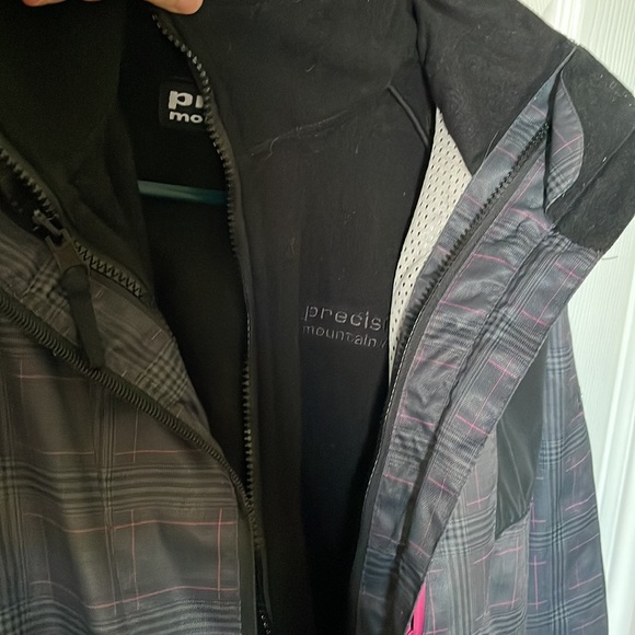 EUC Precision ski/snowboarding coat - Picture 4 of 4